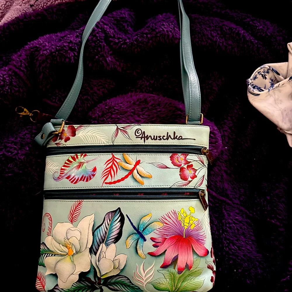 Leather with pockets like new - Picture 2 of 4